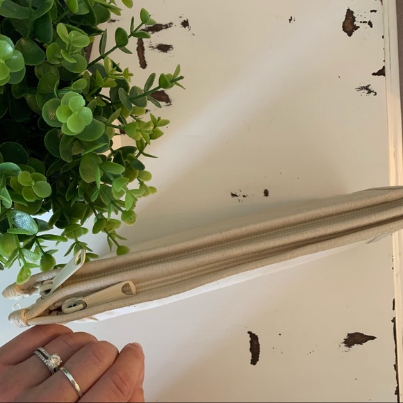 Victoria | Vintage Crochet Canvas Clutch, Cosmetic Case - Picture 5 of 11